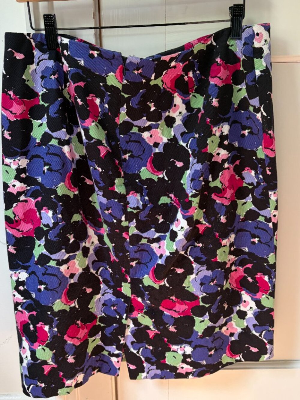 Talbots Floral Watercolor Pencil Skirt Size 12, Cotton - Picture 7 of 9